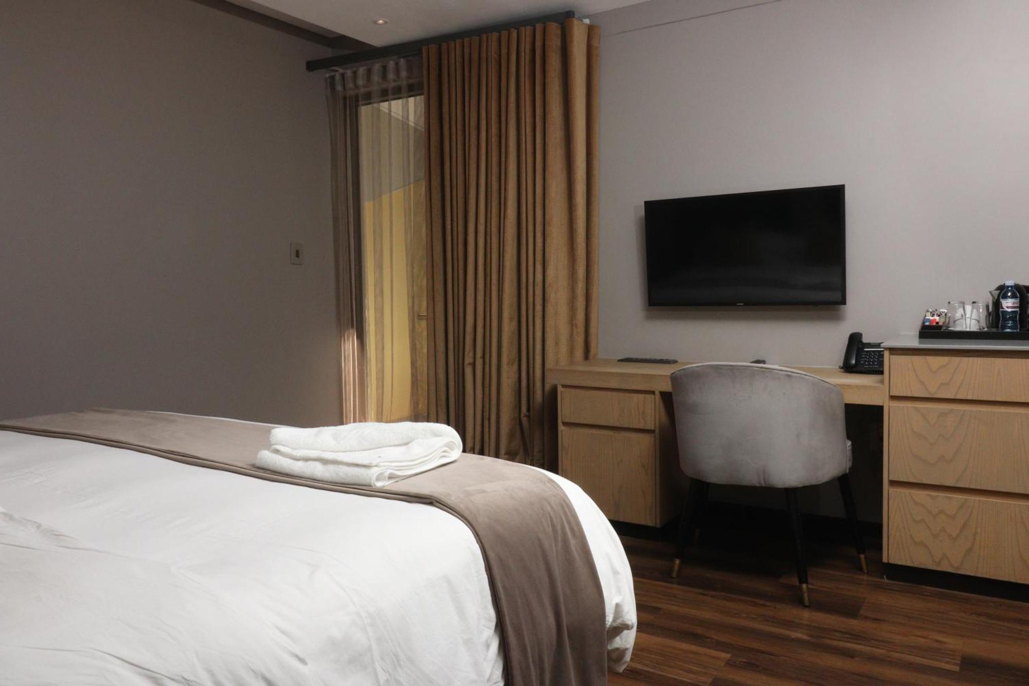Happy Valley Hotel And Casino Ezulwini Exterior photo